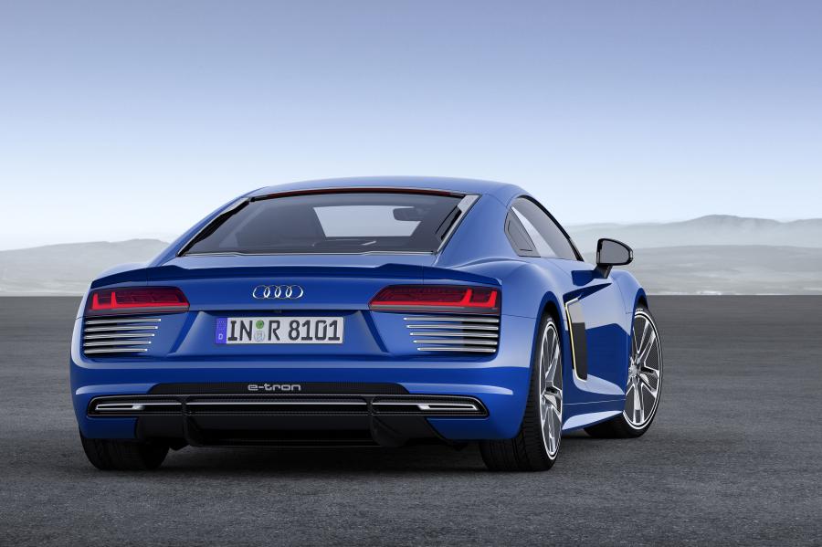  Audi R8 e-tron 2015 года  (фото 20 из 21)